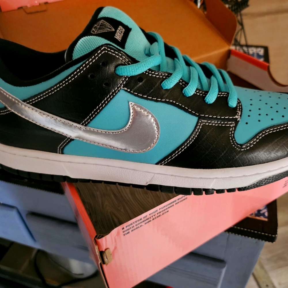 Nike Dunk SB x Diamond Co, the "Tiffany" Size 9.5